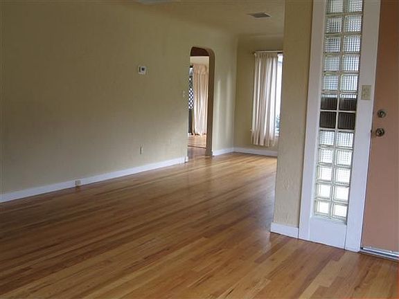 3rd image of 855 Live Oak Ave