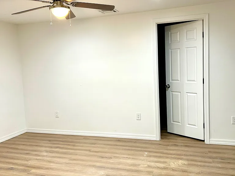 7721 N 23rd Ave — Photo 5