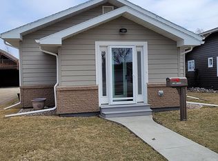 732 McHugh Ave, Grafton, ND 58237