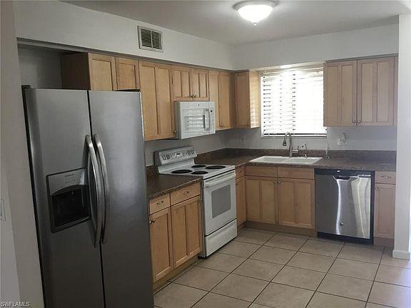 4th image of 1055 Palm Ave APT 212