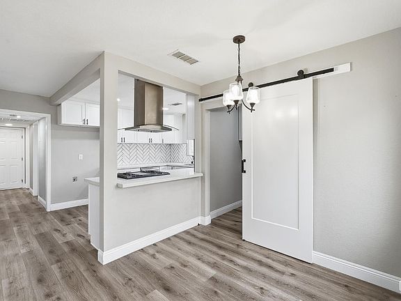 2nd image of 1208 Lindsay Dr
