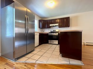13802 219th St #1, Laurelton, NY 11413