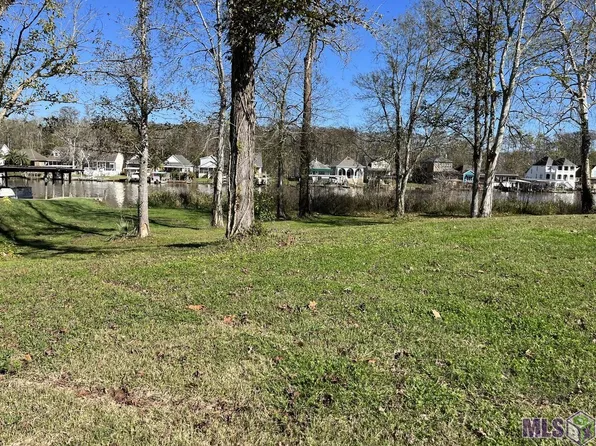 12500 Bayou Terrace Dr, Saint Amant, LA 70774