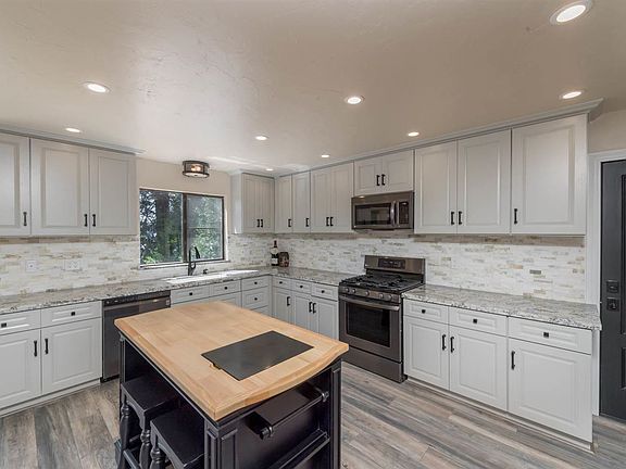 3rd image of 644 Peninsula Dr