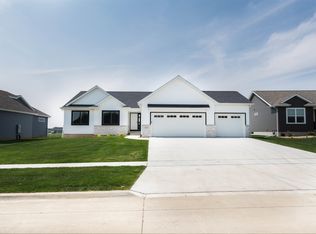 4514 Granite Ridge Rd, Cedar Falls, IA 50613