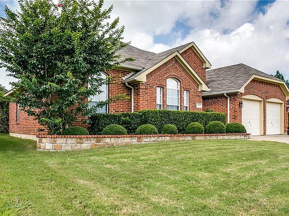 2nd image of 302 E Lynn Creek Dr