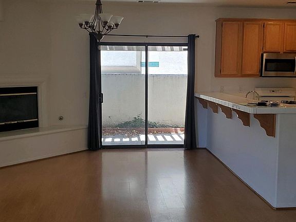 4th image of 202 Courtyard Dr