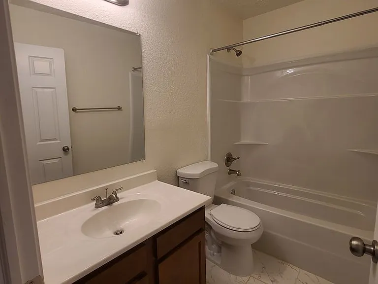 253 W High St — Photo 11