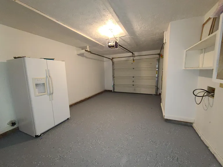 533 Hollyberry Ln — Photo 24