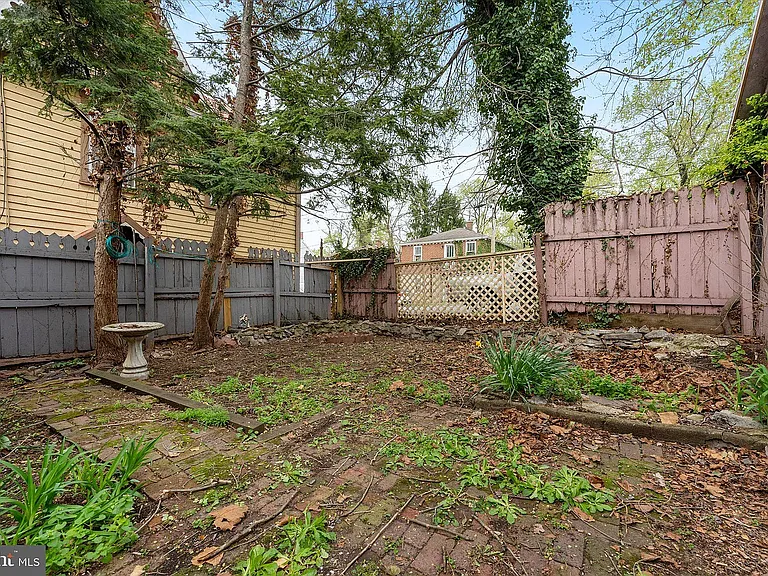100 E Cecil St — Photo 16