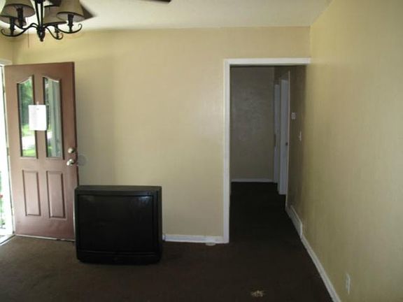 3rd image of 7425 Chestnut Ave