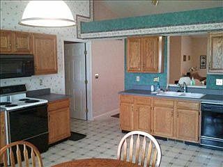 5th image of 1600 Dakota Dr