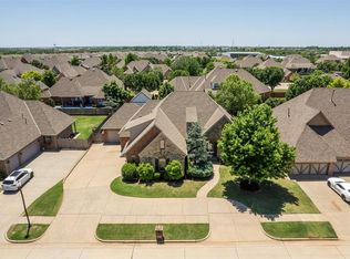 1216 Camelot Dr, Yukon, OK 73099