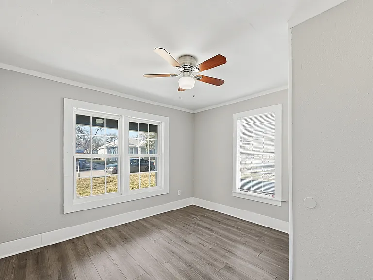 2224 Poplar St — Photo 12