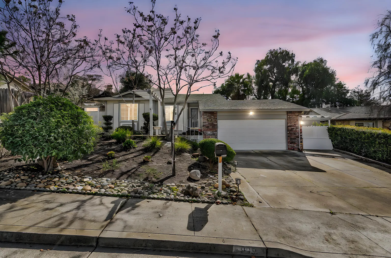 909 Halite Way photo 1
