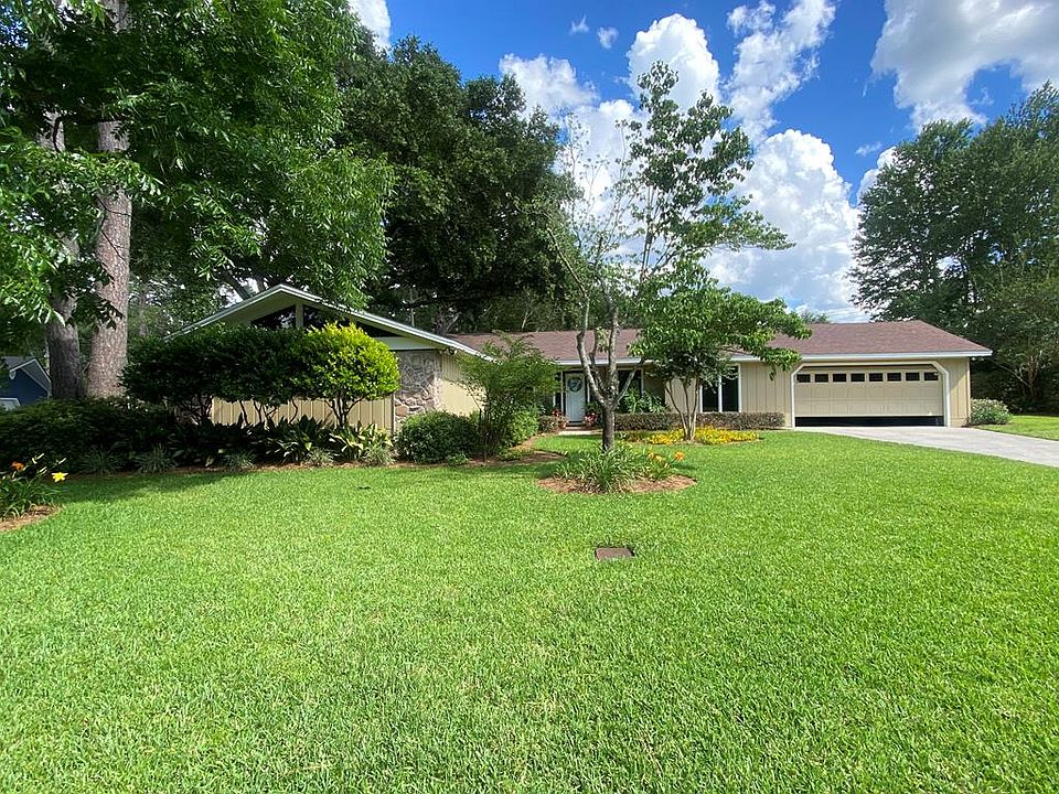 1st image of 913 Clayton Dr