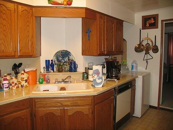 5th image of 484 Grand Ave