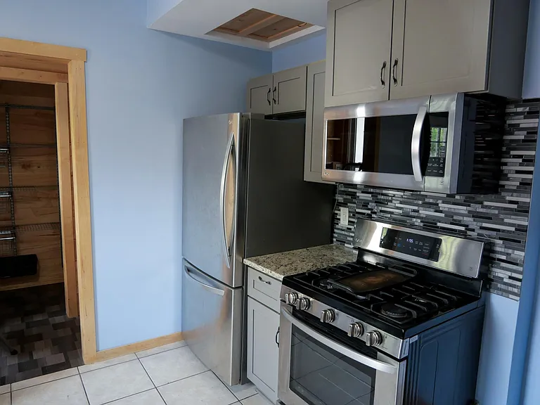1193 Hall Ave — Photo 6