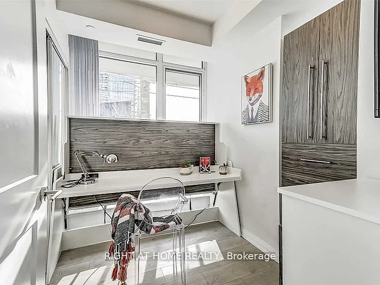 7895 Jane St #213 — Photo 8