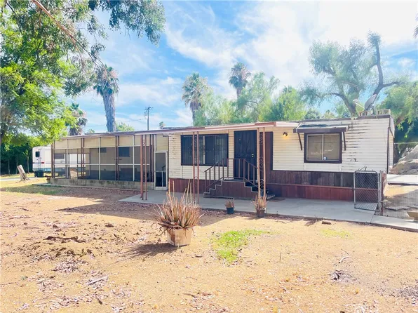 1099 W 7th St, Perris, CA 92570