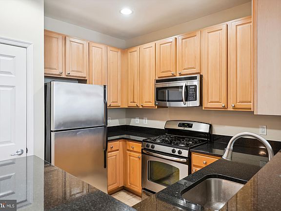 4th image of 2465 Army Navy Dr #1-306