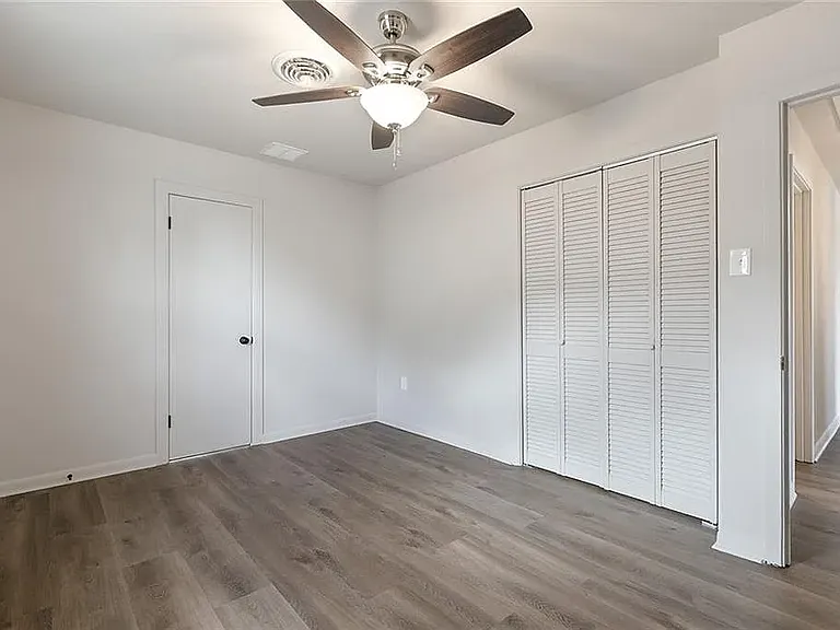 220 Grove Ave — Photo 10