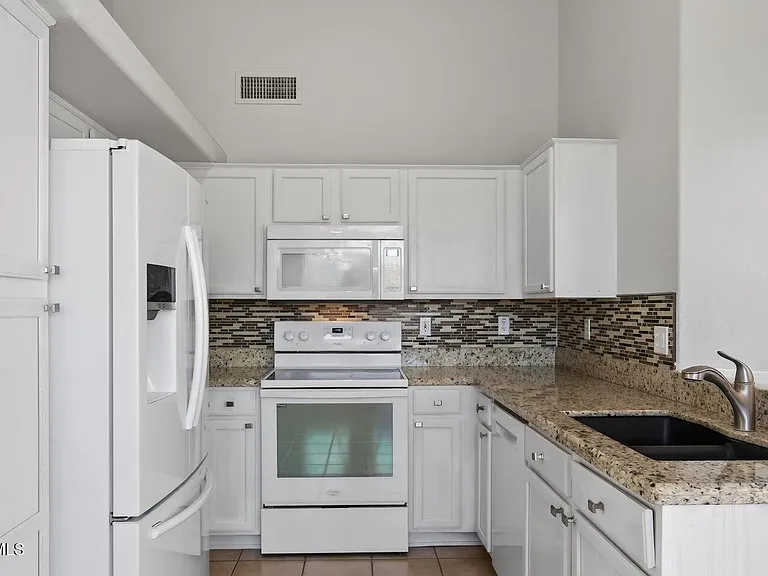 1948 E Carla Vista Dr — Photo 10