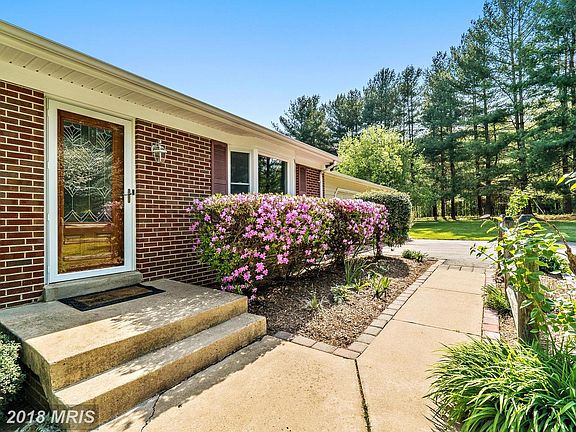 4th image of 7105 Meadow Ln