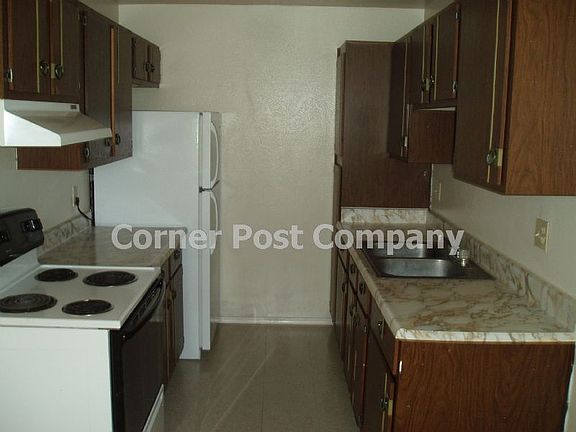 3rd image of 911 Alvarado Dr SE APT 1