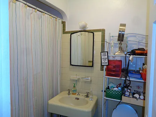 Rented by Zikos Realty Services | media 30