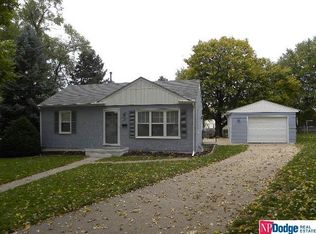 4013 Wright Cir, Omaha, NE 68105
