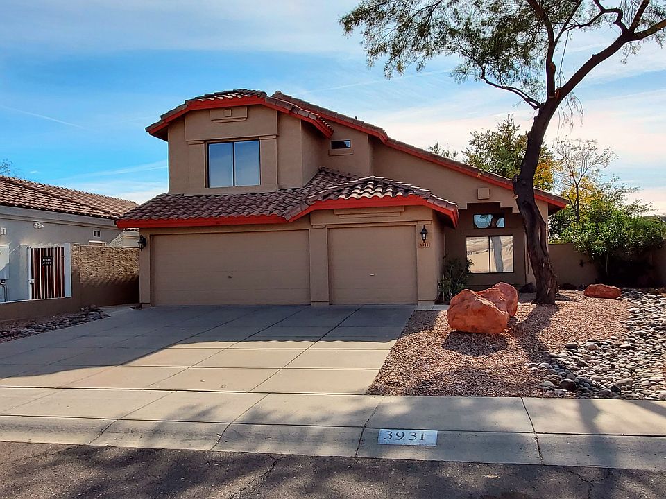 Front of the home with 3 car garage and ample parking on driveway!