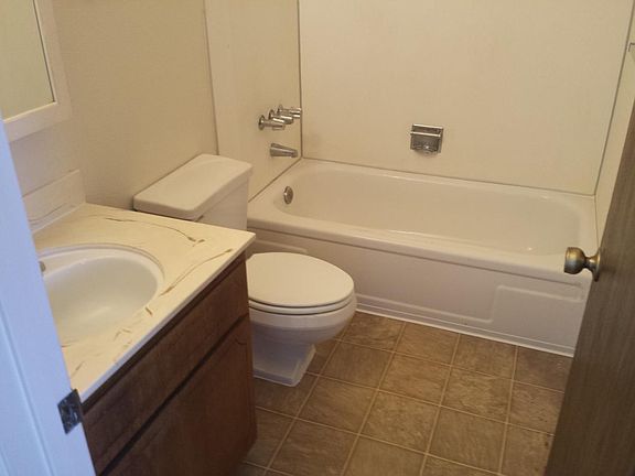 4th image of 233 Montrose Dr