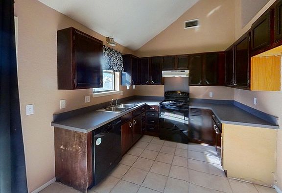 3rd image of 10400 Caton Pl