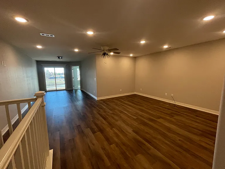 1042 Sheldon Dr #D — Photo 21