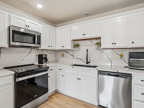 4th image of 3759 Snell Rd