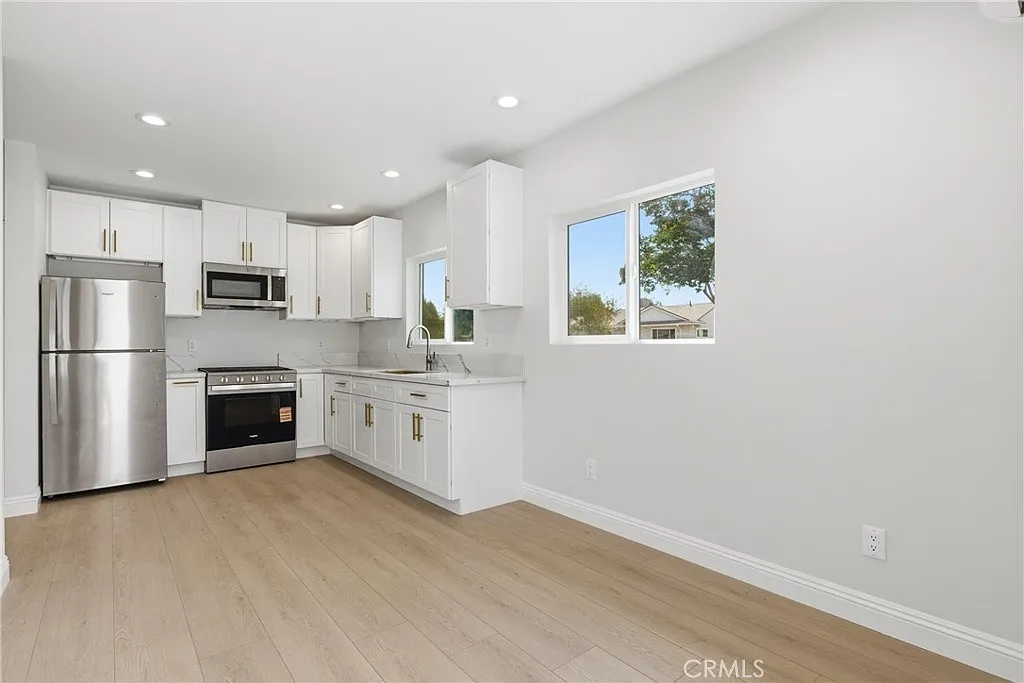 3 bed, 1877 sqft, $4,500 — Photo 3