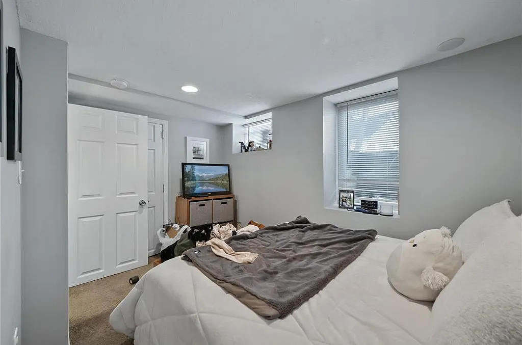 5 bed, 2981 sqft, $3,250 — Photo 2