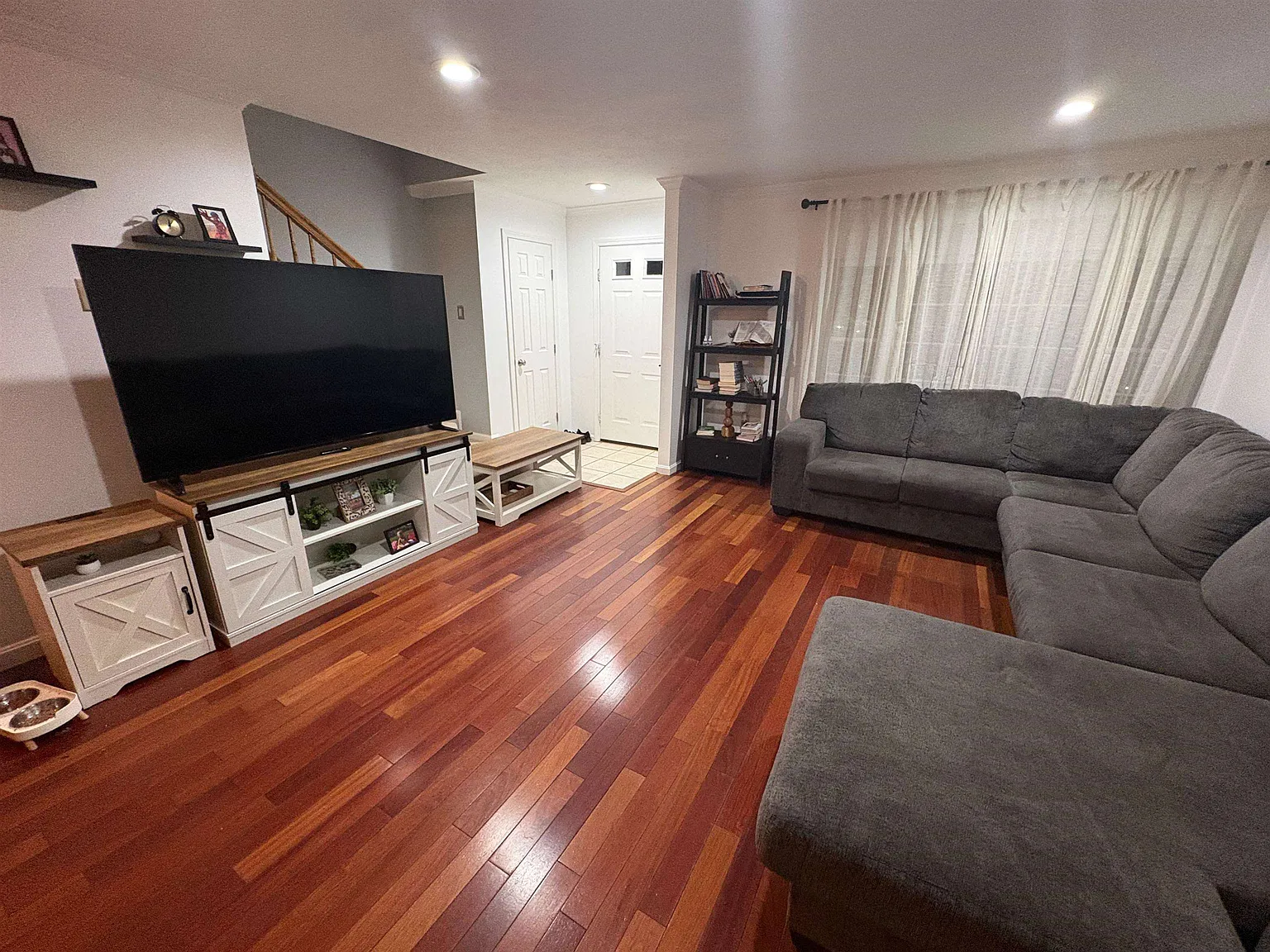 2 bed, 2.5 bath, 1807 sqft, $3,000 — Photo 3