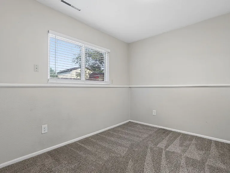 2390 Middleton Ct — Photo 15