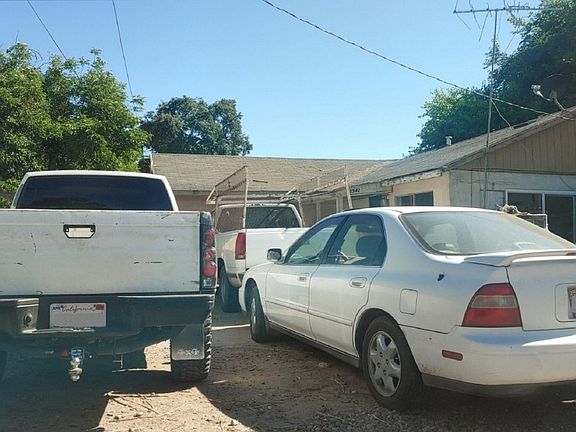 3rd image of 3942 Topeka St