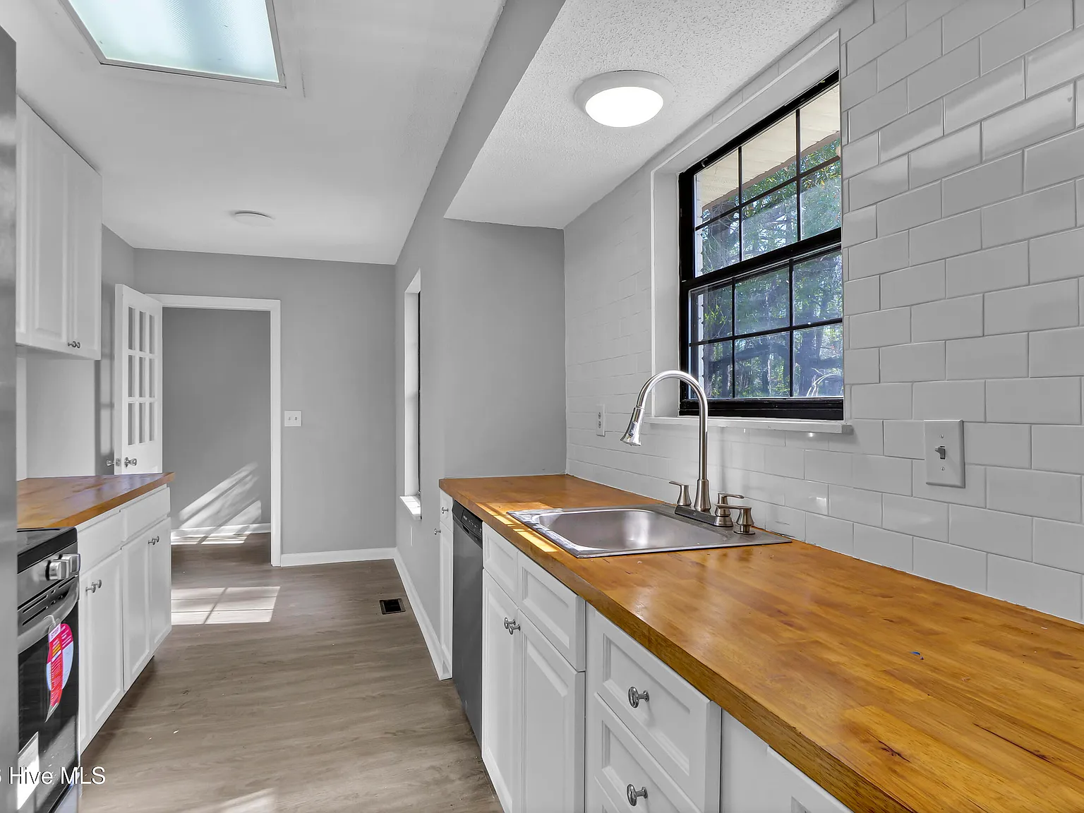 3 bed, 2.0 bath, $2,500 — Photo 1