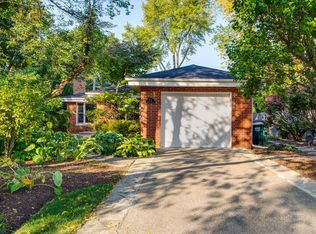 513 Circle Dr, Libertyville, IL 60048