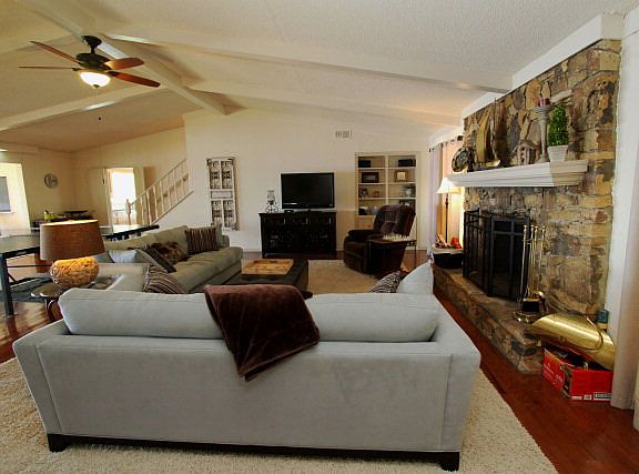 3rd image of 150 Lake Dr