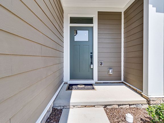3rd image of 113 Great Falls Ct