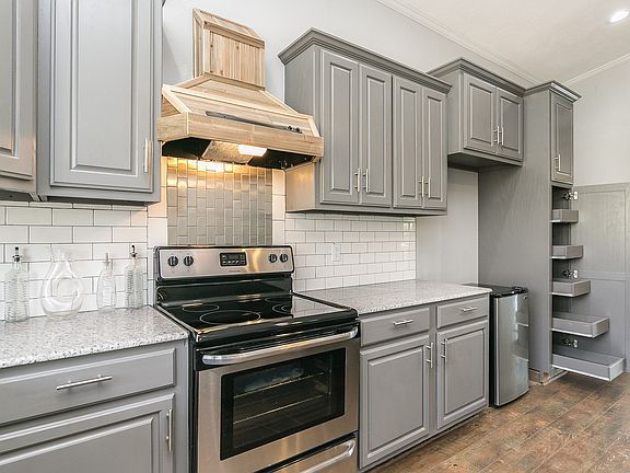 4th image of 35 Enfield Dr
