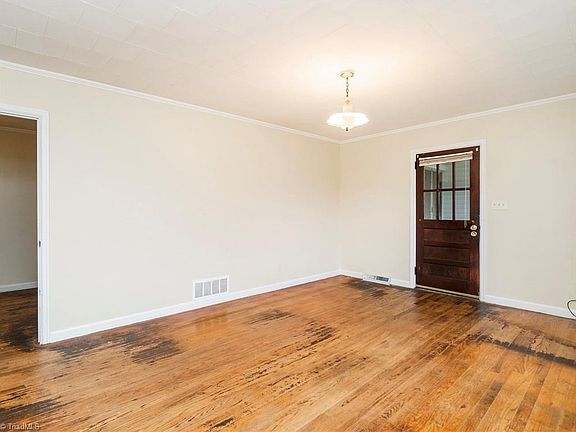 5th image of 704 Burlington Ave