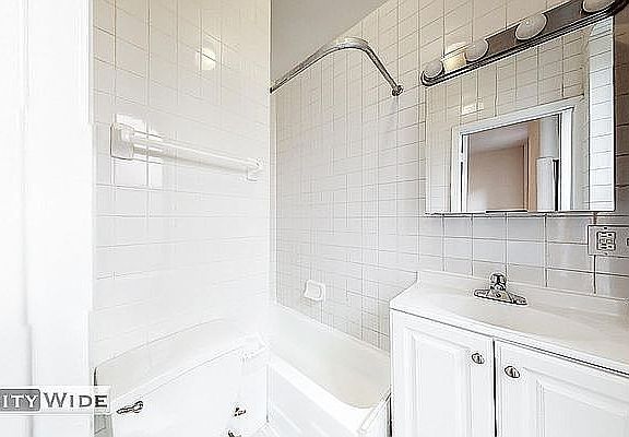 3rd image of 324 E 91st St APT 21