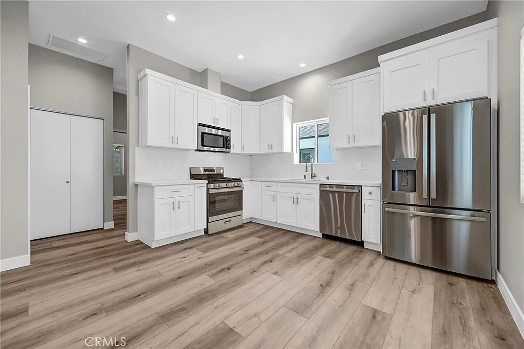 2 bed, 853 sqft, $3,500 — Photo 1