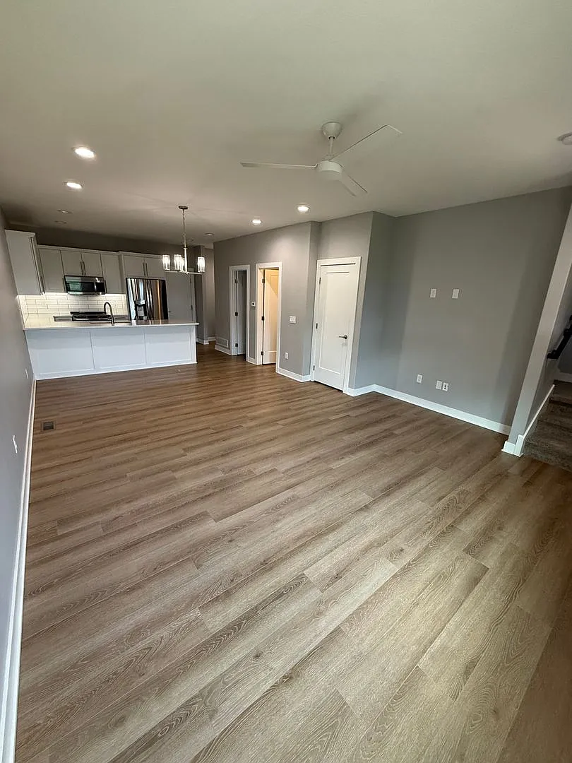 King's Grove Townhome Rentals — Photo 4